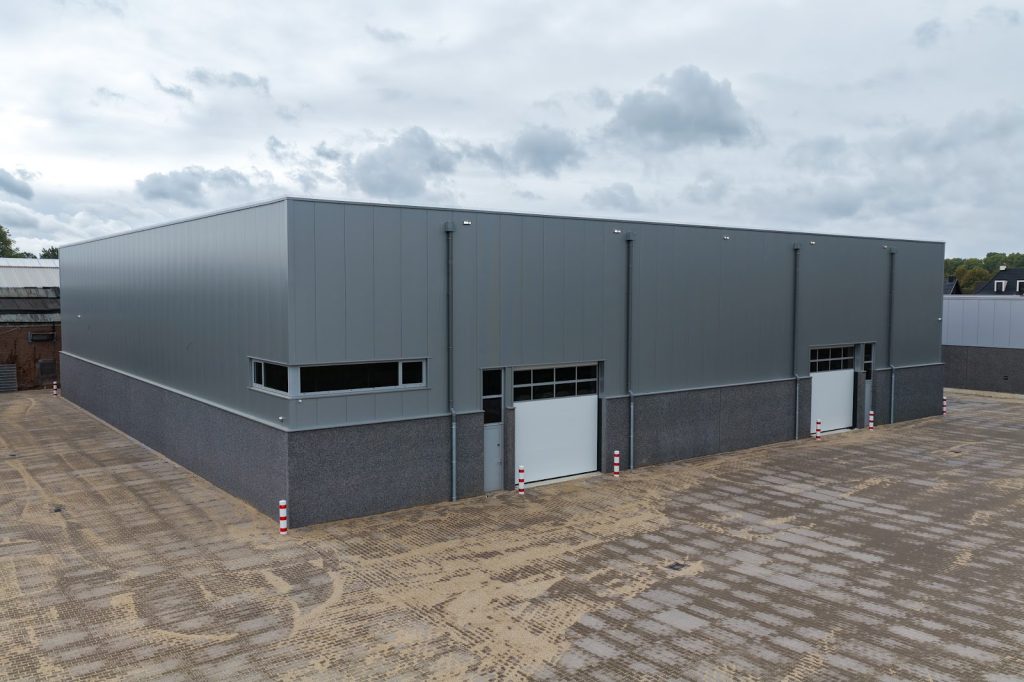 Oprichten bedrijfshal