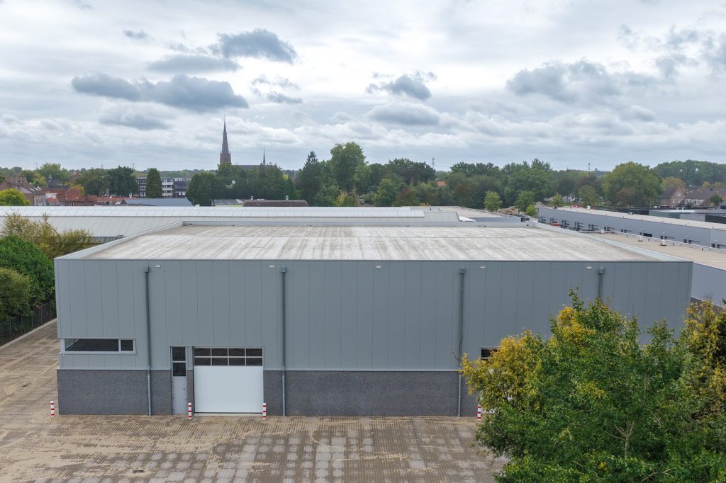 Oprichten bedrijfshal