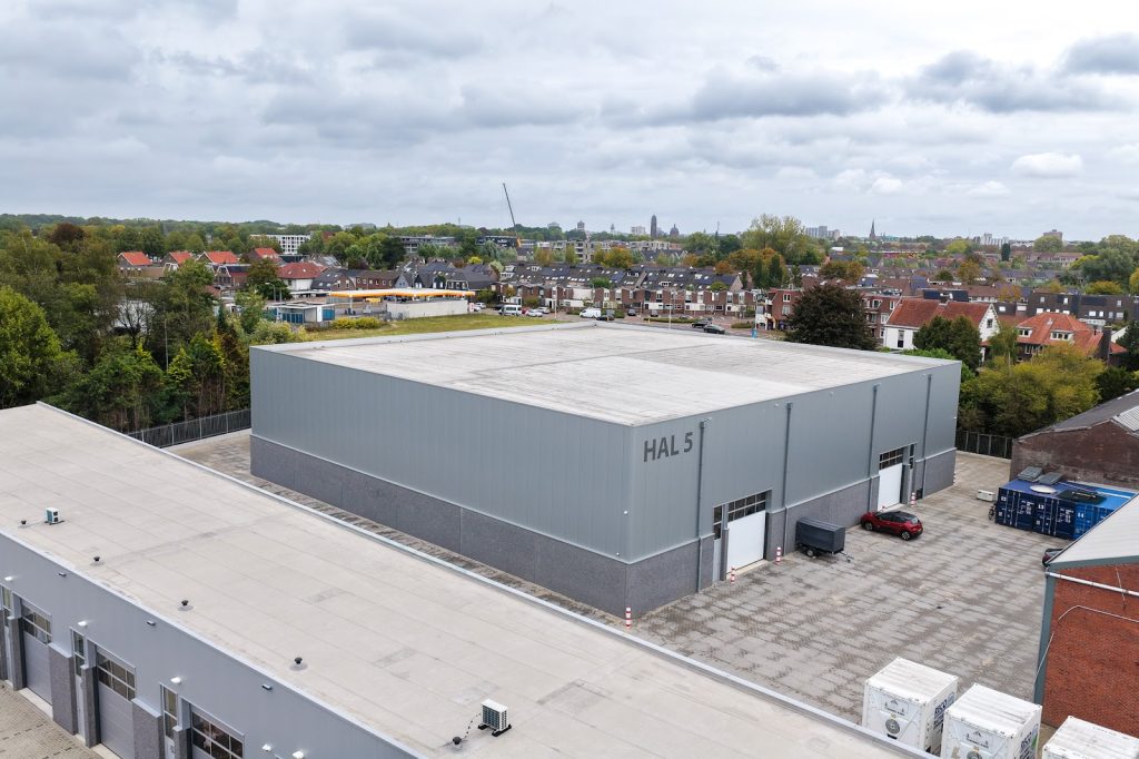 Oprichten bedrijfshal