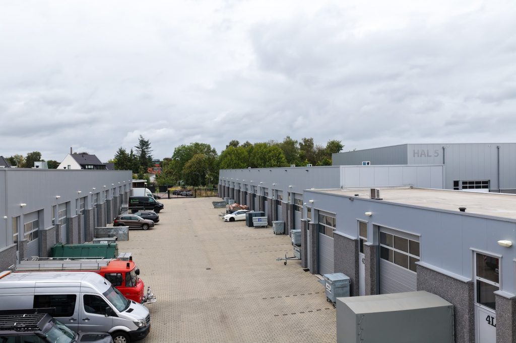 Oprichten bedrijfshal