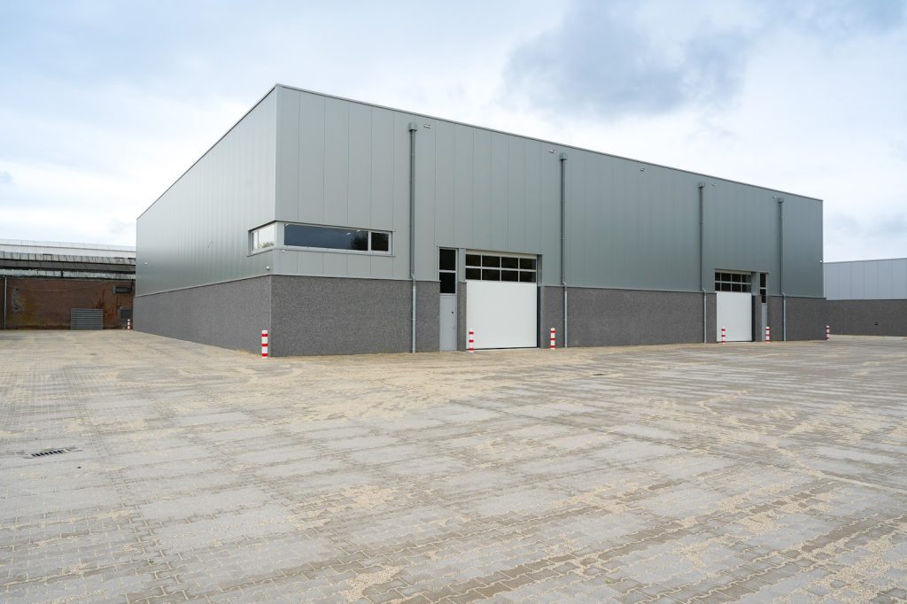 Oprichten bedrijfshal